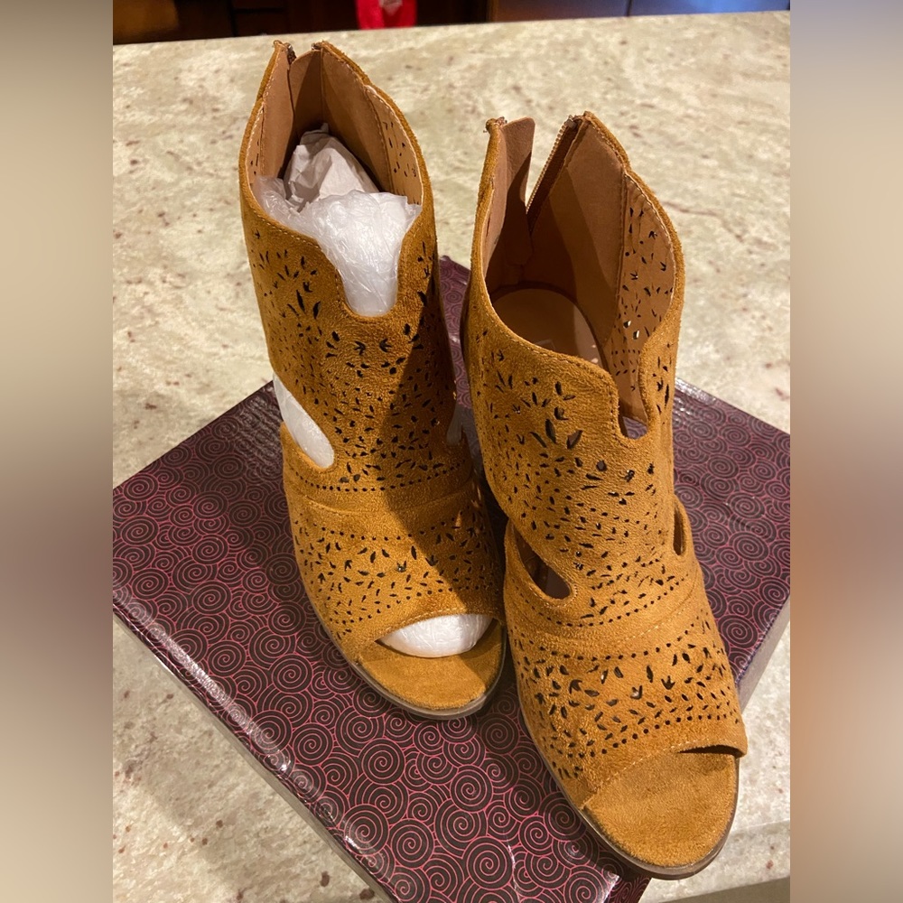 Women’s open toe heeled booties